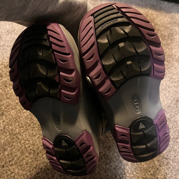 Keen Youth Winter Boots Sz 2 - Picture 2 of 5
